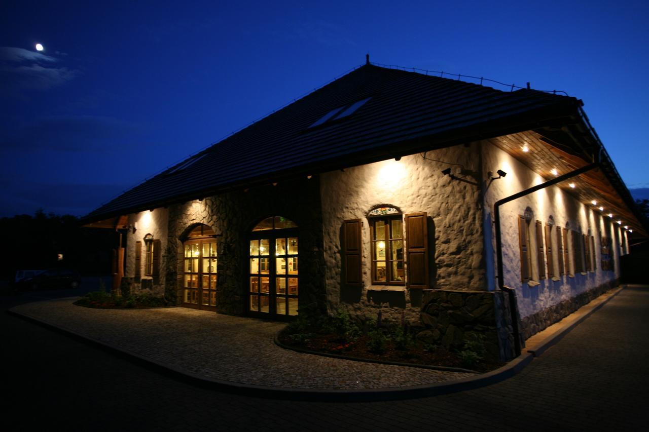 Lipowy Gosciniec Otwock Maly Exterior foto