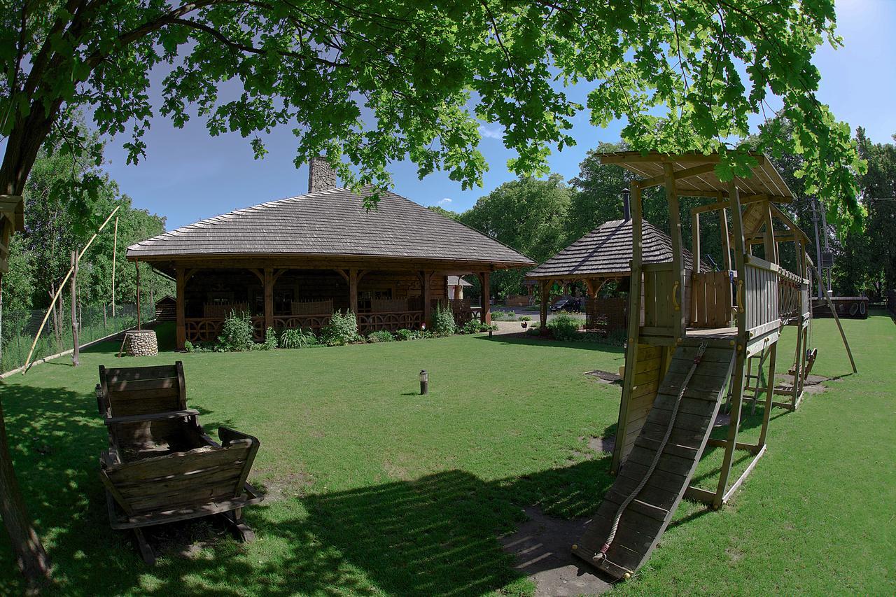 Lipowy Gosciniec Otwock Maly Exterior foto